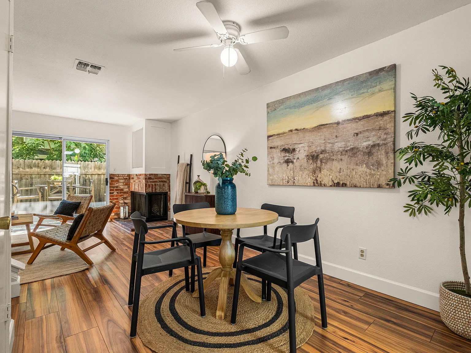 2 bed, 1.5 bath, 944 sqft, $1,600 — Photo 1