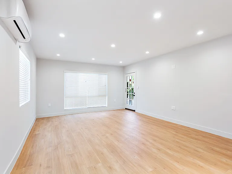 345 N Heliotrope Dr #A — Photo 6