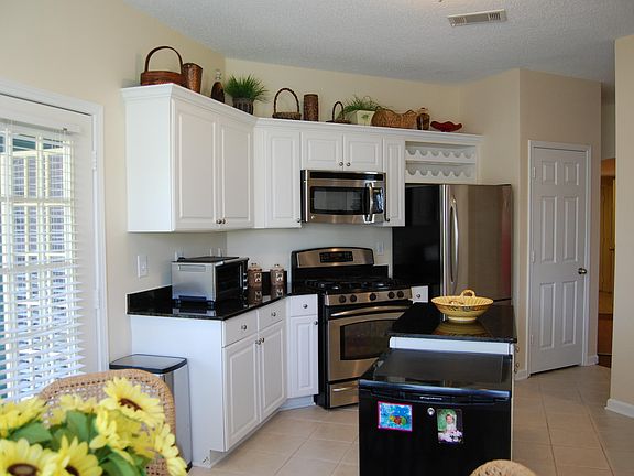 4th image of 2252 Beach Dr