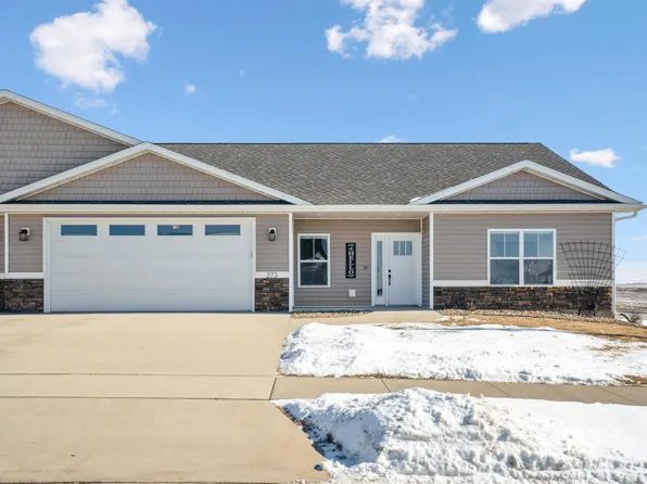 273 Meadow Brook Trl, Manchester, IA 52057