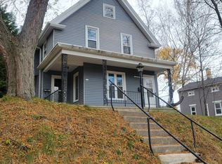 211-213 S Webster St, Port Washington, WI 53074