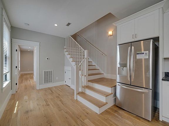 3rd image of 73 Hanover St
