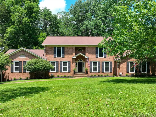 1718 Lake Grassland W, Gallatin, TN 37066