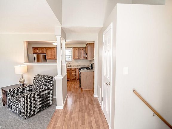 4th image of 220 Cherry Ln