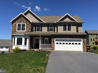 227 Cresthaven Dr, Fayetteville, PA 17222