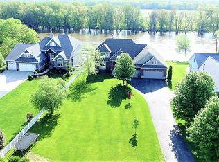 9611 Brenda Dr, Roscoe, IL 61073