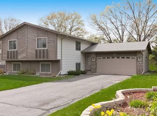 15 Woodcrest Dr, Circle Pines, MN 55014