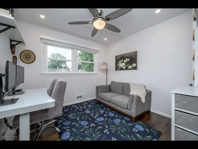 60 Kenneth Pl — Photo 10