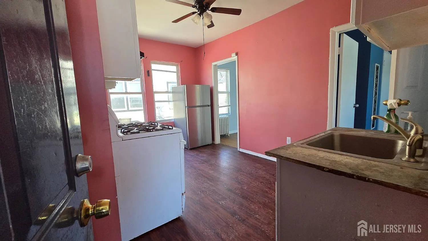 4 bed, 1.0 bath, $2,000 — Photo 2