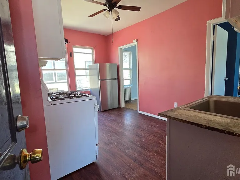 62 Georges Rd — Photo 2