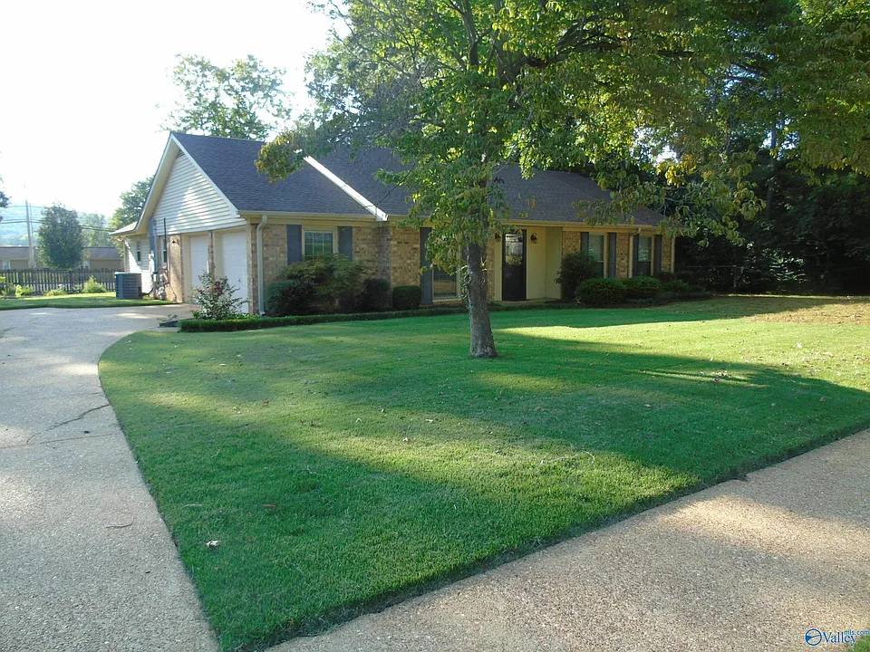 14002 Siniard Cir SE