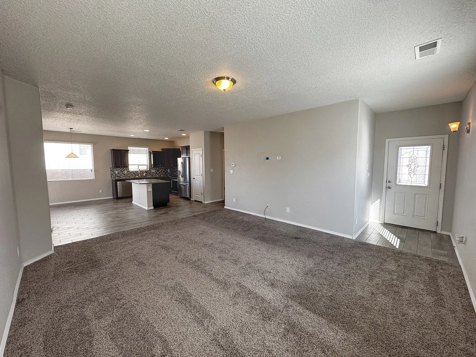 4 bed, 1689 sqft, $2,350 — Photo 4