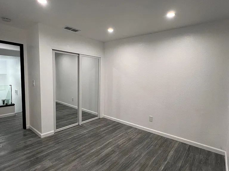 2242 Gregory Ave — Photo 29