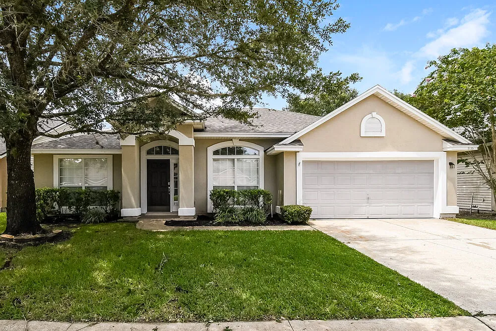 4 bed, 2.0 bath, 2490 sqft, $2,035 — Photo 1