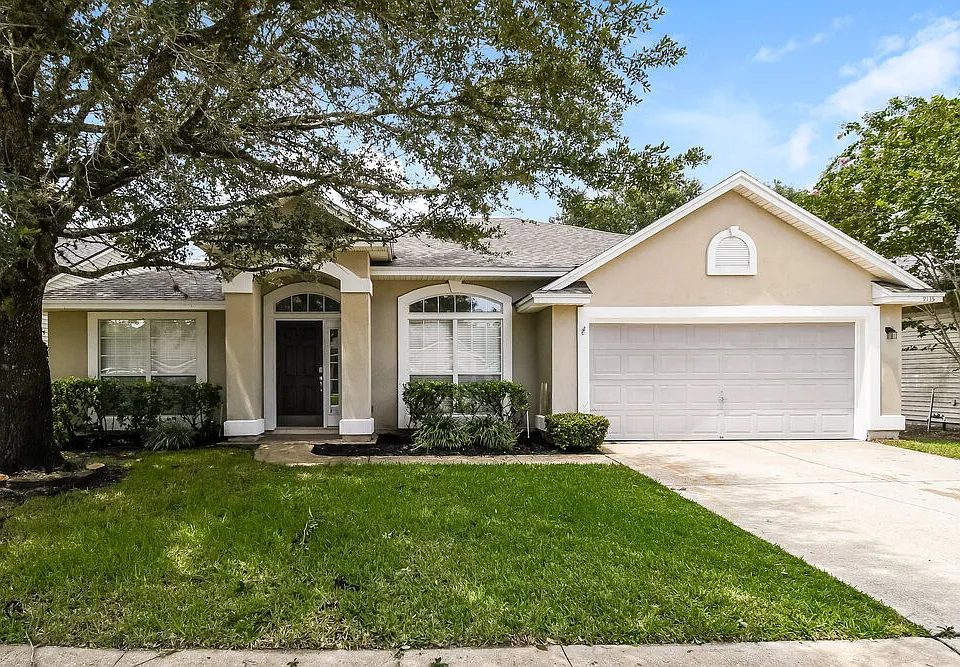 9135 Prosperity Lake Dr
