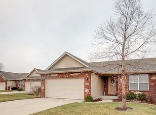 2082 Briarbend Ct, Maryville, IL 62062