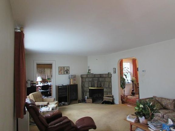 4th image of 900 Greenhill Ave