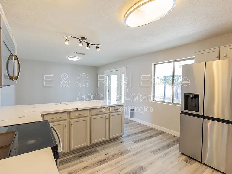 1305 W Laird St — Photo 9