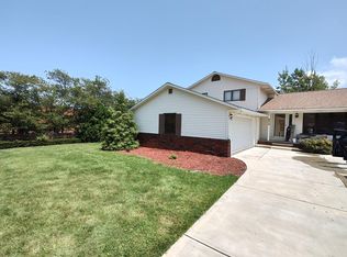 859 Brainard Rd, Highland Heights, OH 44143