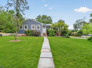 2 Country Club Ct, Livingston, NJ 07039
