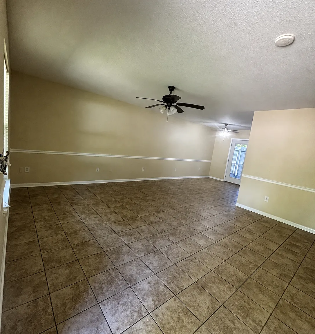 602 E South St — Photo 2