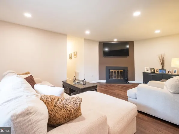 813 Woodmill Dr, Cranbury, NJ 08512