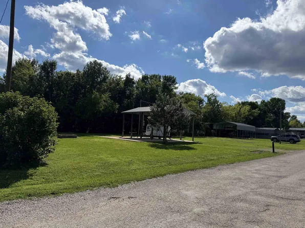 3045 Catfish Ln, Crump, TN 38327