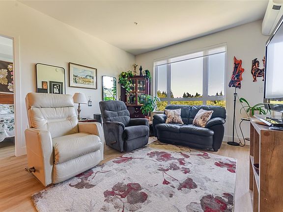 2nd image of 920 Reunion Ave #327