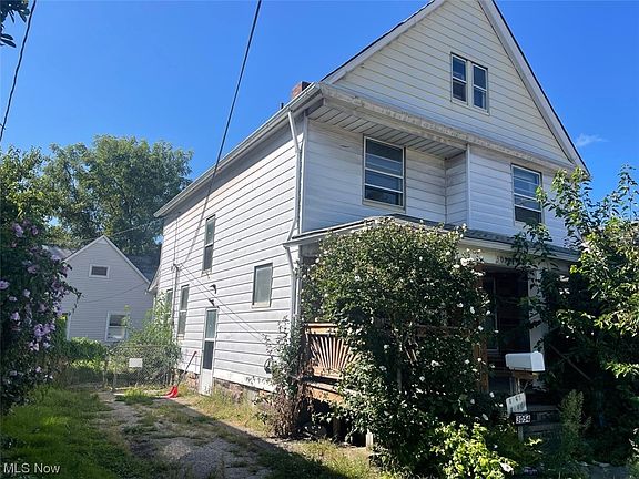 2nd image of 3052 W 51st St