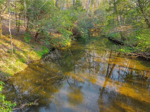 205 Dark Bottom Ln, Westminster, SC 29693