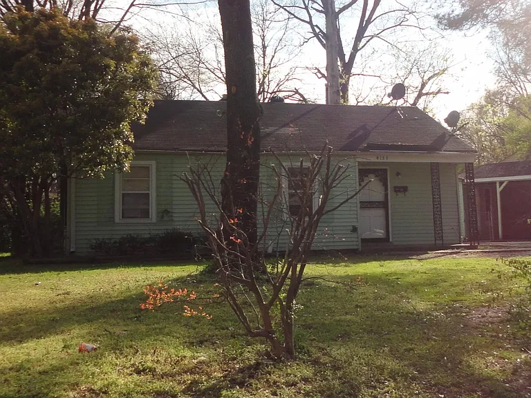 4153 Ward Ave — Photo 2