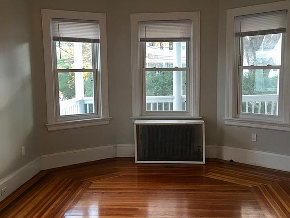 3rd image of 107 Grand Ave