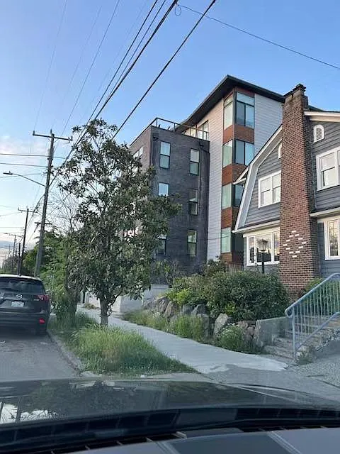714 10th Ave E — Photo 4