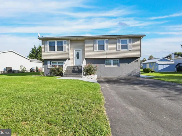 64 E Locust Ln, New Oxford, PA 17350