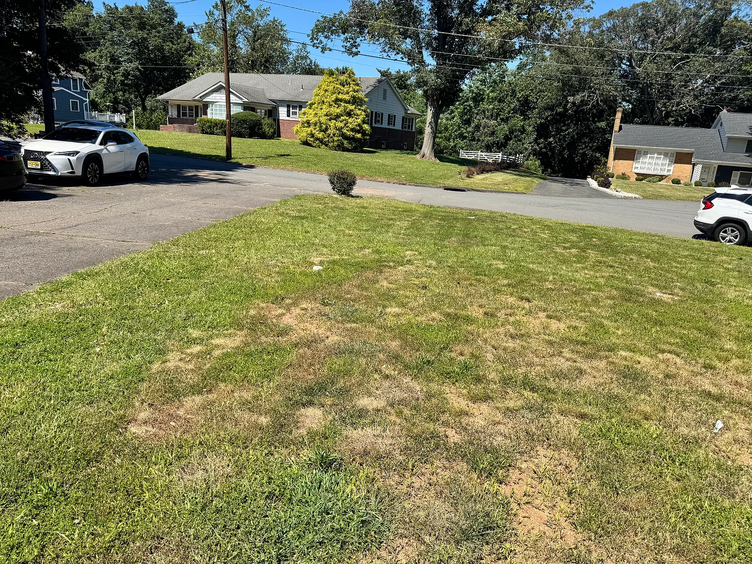 6 bed, 3300 sqft, $830 — Photo 2