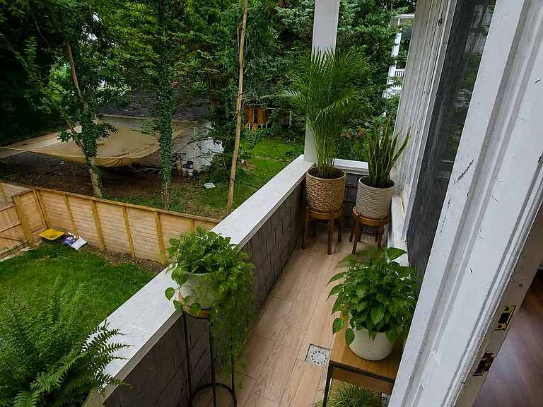 MINI PLANT PATIO OFF SUN ROOM