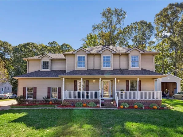 906 Canteberry Ln, Smithfield, VA 23430