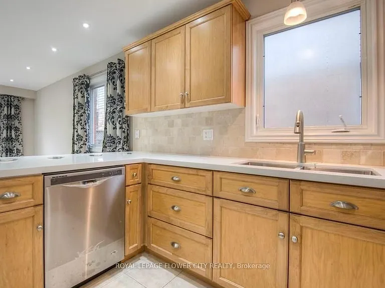 308 Pineland Pl — Photo 17