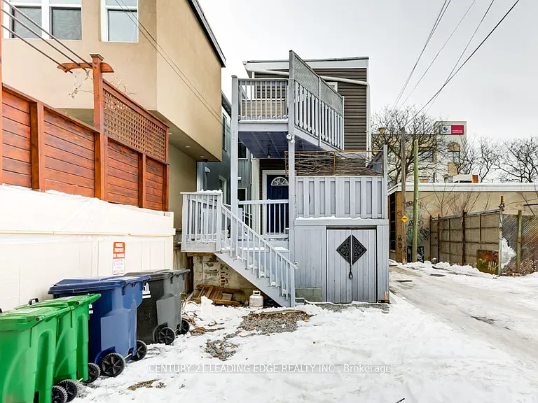 104 Leslie St E #MAIN FL — Photo 25