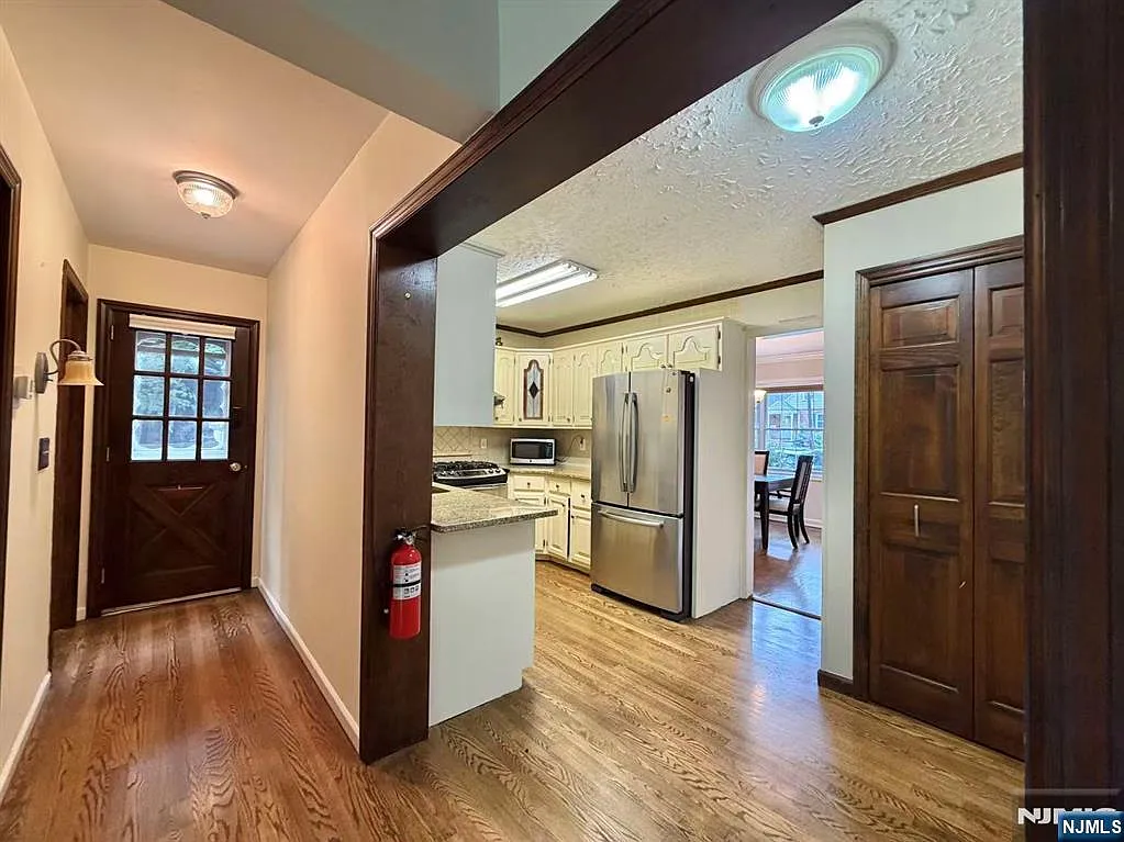 4 bed, 2.5 bath, $4,700 — Photo 4