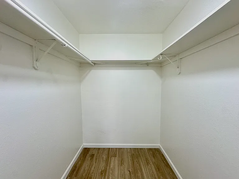 4424 Bellevue Newly Renovated Apartments with All Appliances Included! — Photo 29