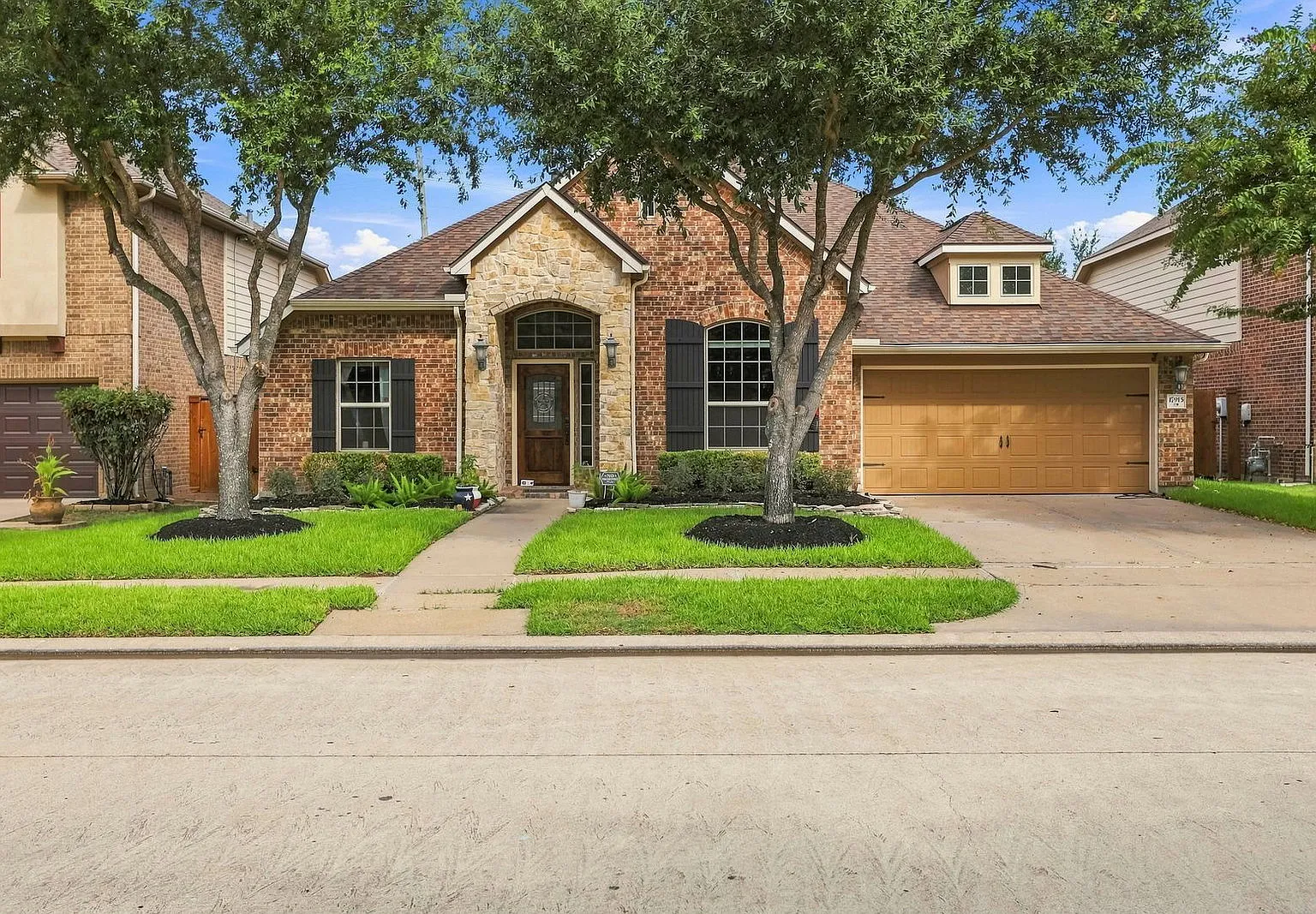 4 bed, 3.5 bath, 3611 sqft, $4,000 — Photo 1