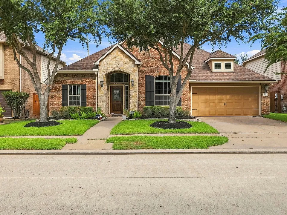 17915 Creek Bluff Ln