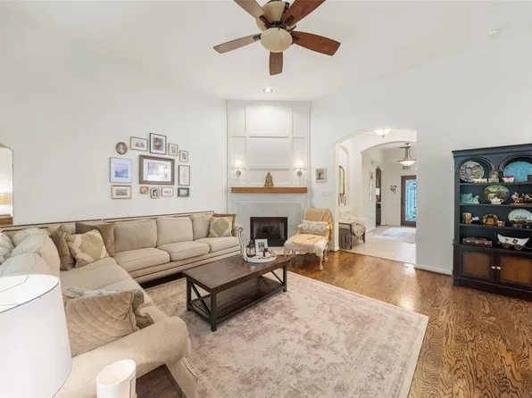 30 S Creekmist Pl, Conroe, TX 77385