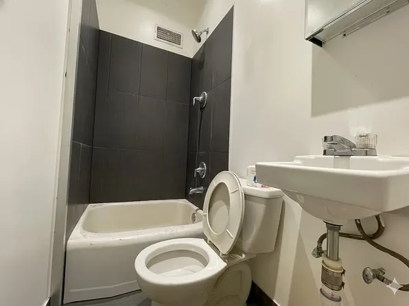 89 Ryerson Street image 2 of 5