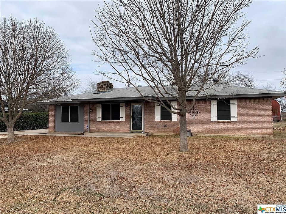 1st image of 320 Gateway Cir