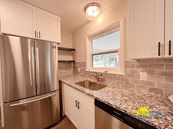 5th image of 315 Lake Dr