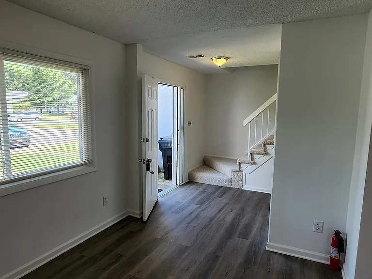 19 Wedgedale Dr — Photo 5