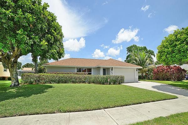 Home For Sale In Lake Forest South