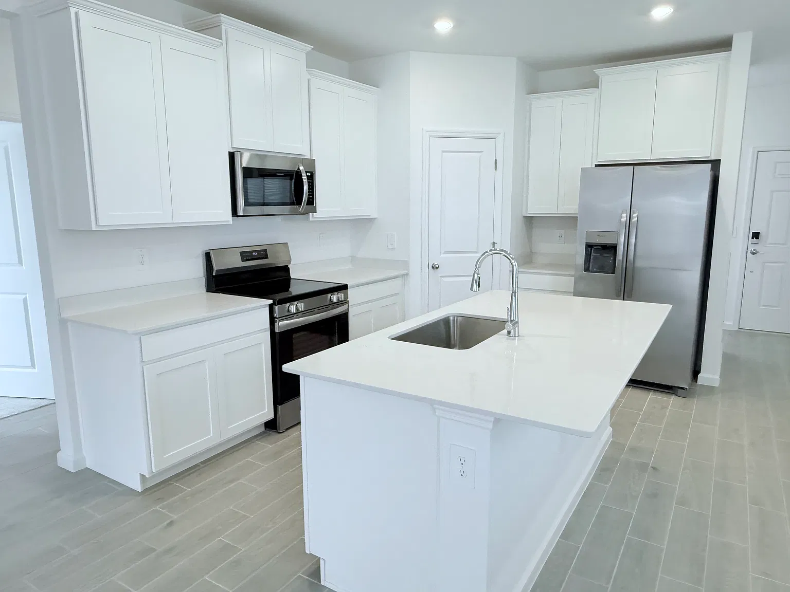 4 bed, 1897 sqft, $2,000 — Photo 3